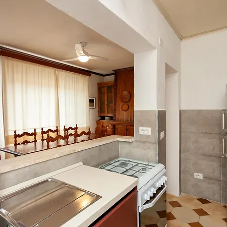 Tirreno 35 Apartment *